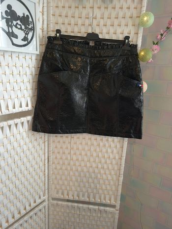 Jolie jupe courte similicuir verni noir NAF NAF femme T42 