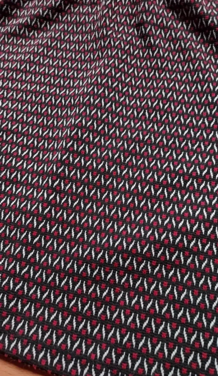 Jupe motifs à lignes rouge noire blanche - photo numéro 2