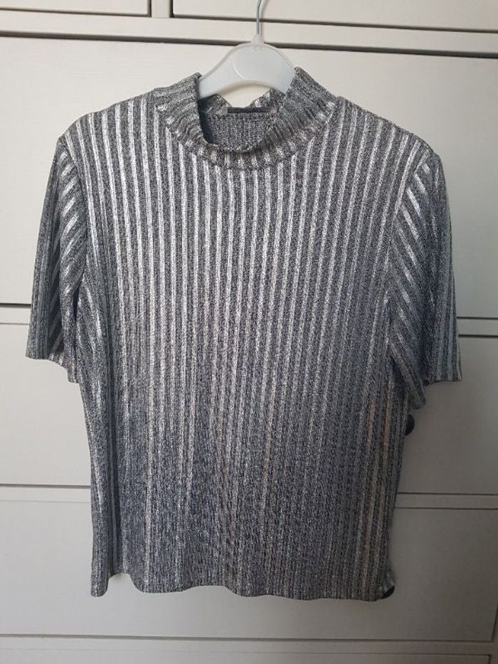 Tee shirt argenté. T.38.