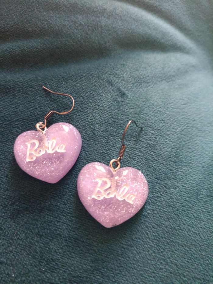 💖 Lot de 4 paires de boucles d’oreilles cœur Barbie – Résine style girly Neuf sans étiquette - photo numéro 3