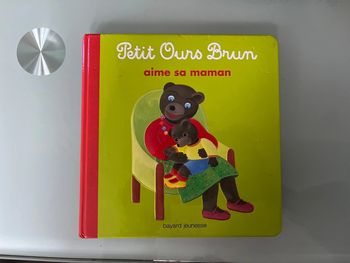 Livre petit ours brun aime sa maman