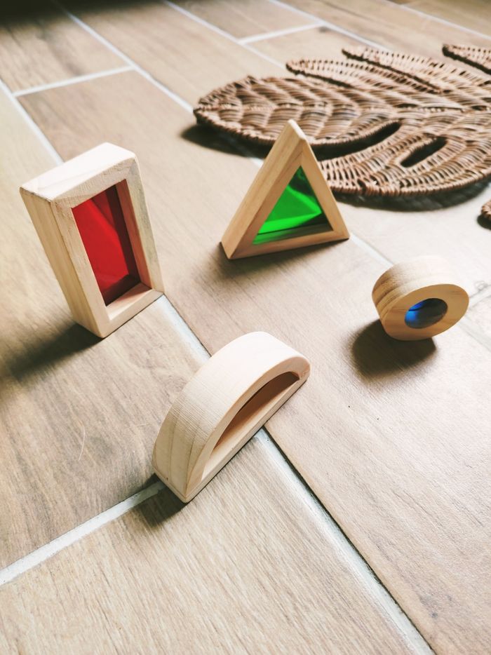 👋Lot de 4 blocs miroirs prismes sensoriels multicolores en bois d'hevea - photo numéro 2