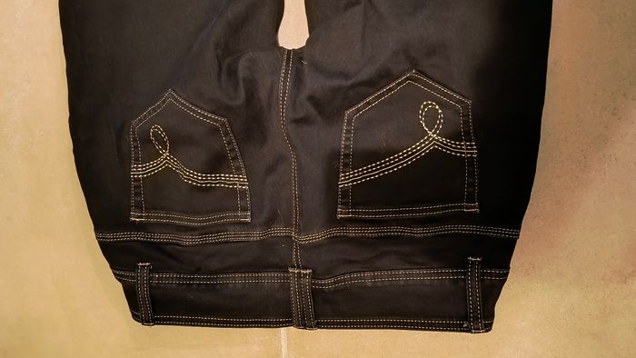 Jean bootcut,  foncé avec surpiqûres blanches comme neuf - photo numéro 4