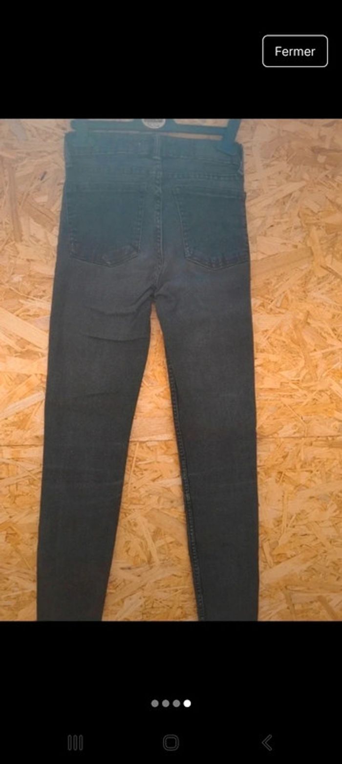 Jean Bershka taille 32💞 - photo numéro 2