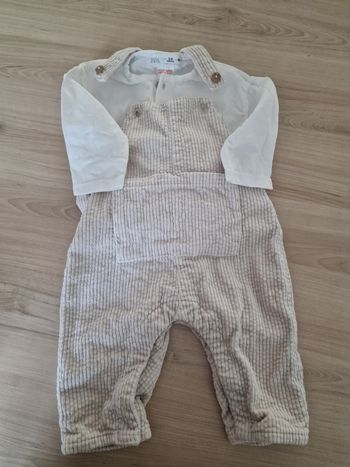 Ensemble salopette et t-shirt manche longue