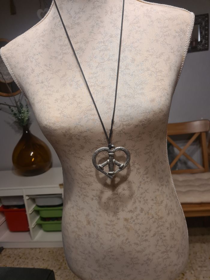 Collier long. coeur peace and love. Argenté. 45 cm. J de G - photo numéro 6