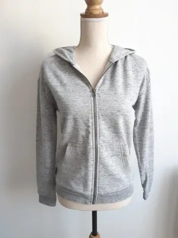 Gilet zippé à capuche Kiabi