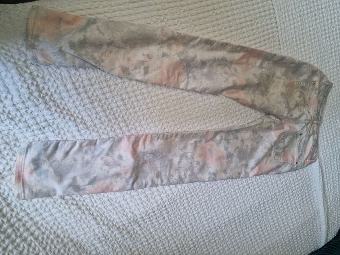 Pantalon blanc gris à fleurs rose pâle - photo numéro 8
