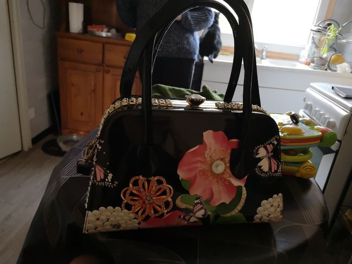 Sac rigide fleuri - photo numéro 2