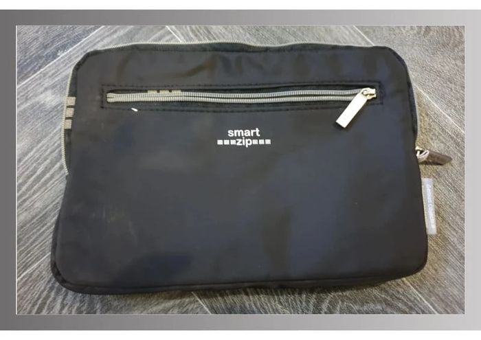 Pochette Genuis Objects smart zip en polyester noir