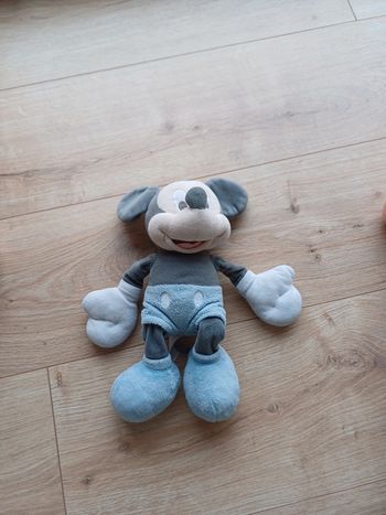 Doudou peluche mickey bleu ciel