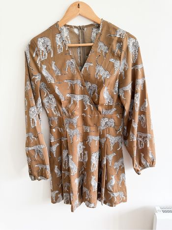 Combishort manches longues marron clair à motifs léopard blanc Shein taille 36 S