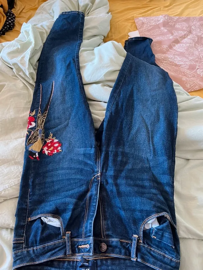 Jeans avec broderie