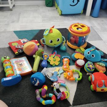 Lot de jouets pour bébé