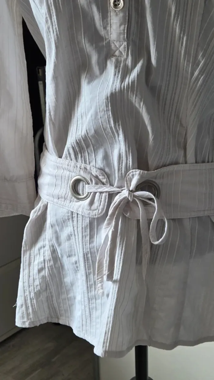 Chemise ou tunique de chez Fiorella di Verdi en taille 44 - photo numéro 2