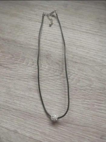 Collier fantaisie boule avec strass