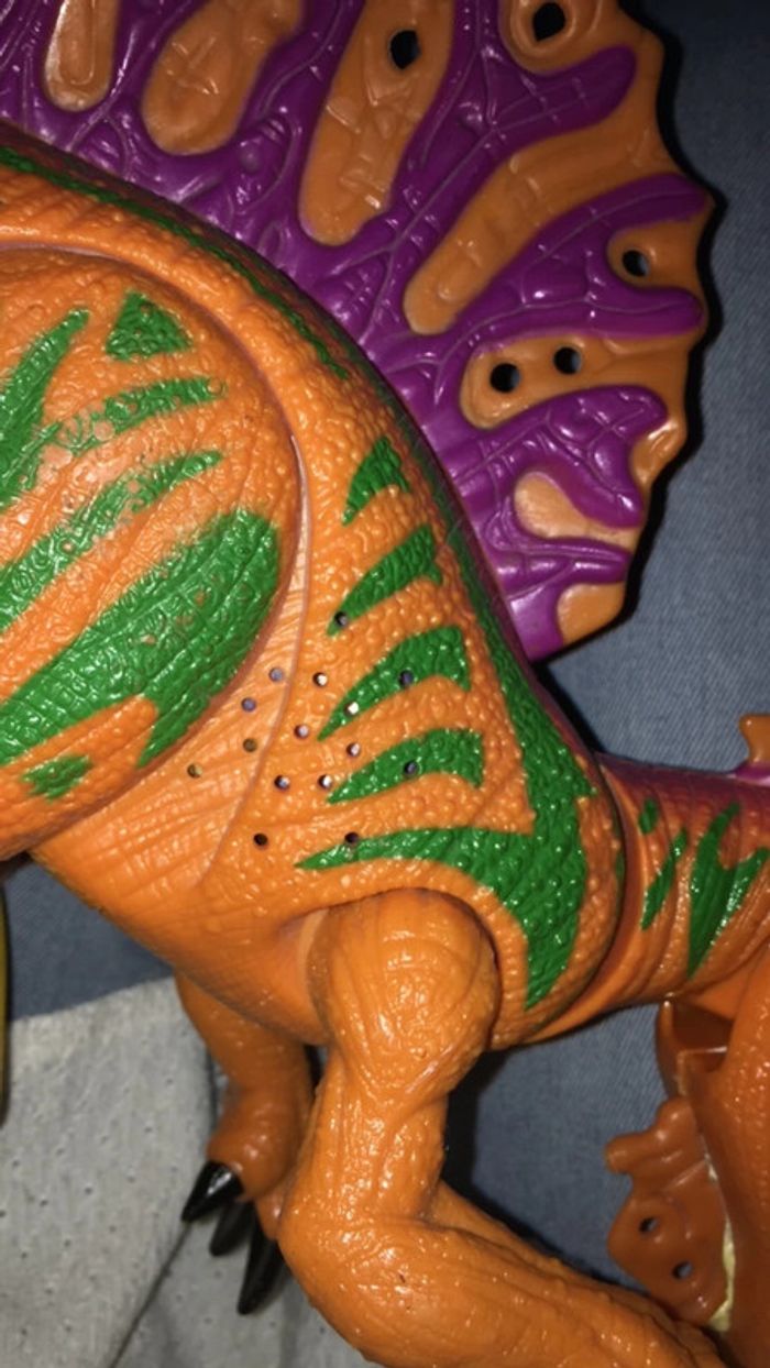 Gros dinosaure sonore et articulé - photo numéro 4