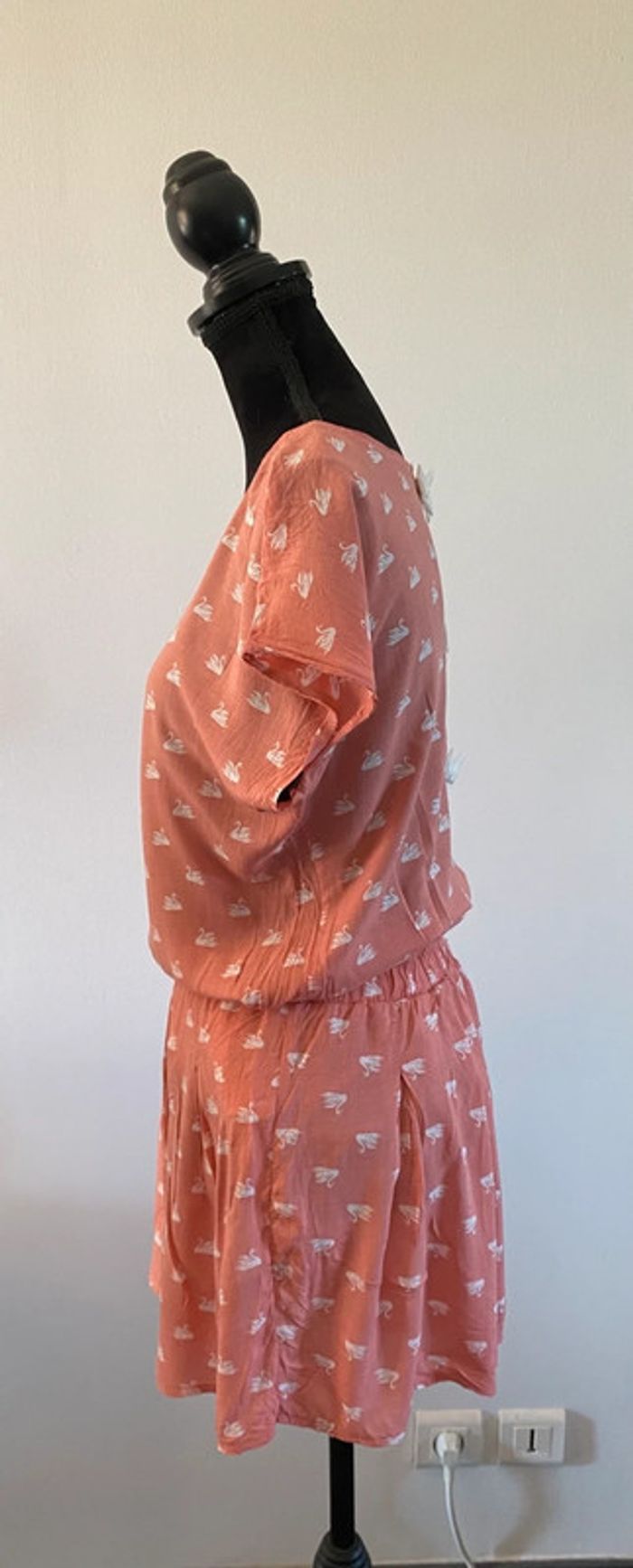 Robe d’été rose corail avec cygne et noeud dans le dos taille S - photo numéro 7