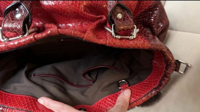 Sac Céline "Pillow Small" Ruby – Très bon état – Cuir verni effet reptile - photo numéro 12