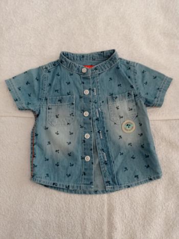 Petite chemise en jean bleu avec palmier bleu foncé trop mignonne