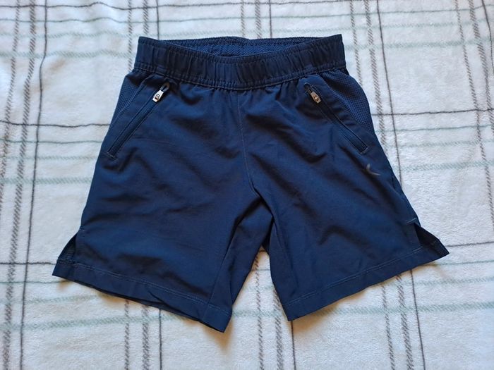 Short bleu
