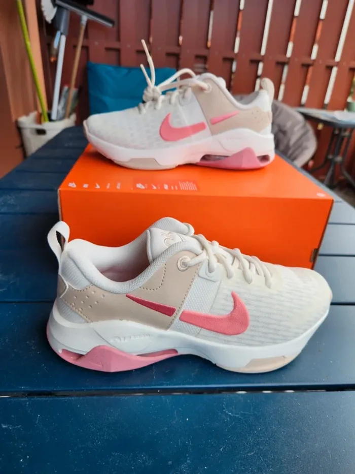 Nike zoom bella 6 rose neuves Taille 36,5 - photo numéro 2