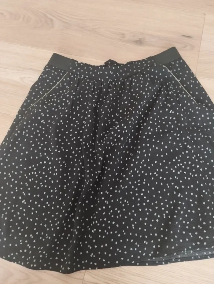 Petite jupe noire à motif camaïeu 36 - photo numéro 5