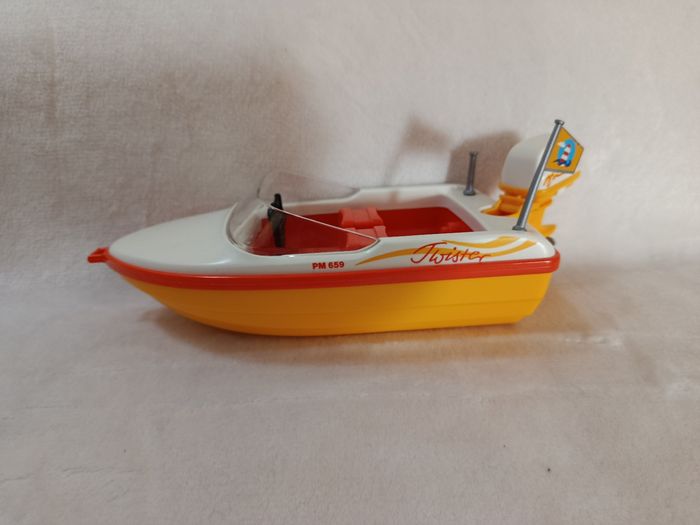 A saisir, bateau playmobil ! ( Bien lire svp )