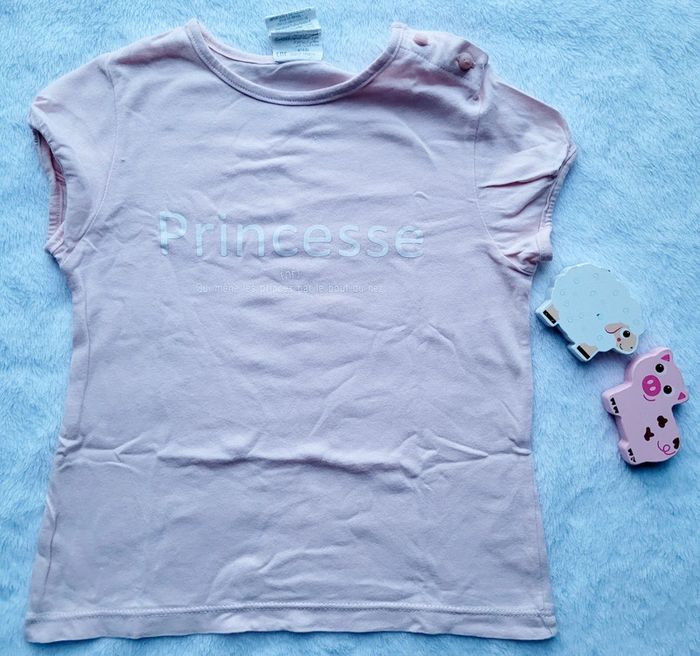 Tee-shirt "Princesse qui mène les princesse par le bout du nez"