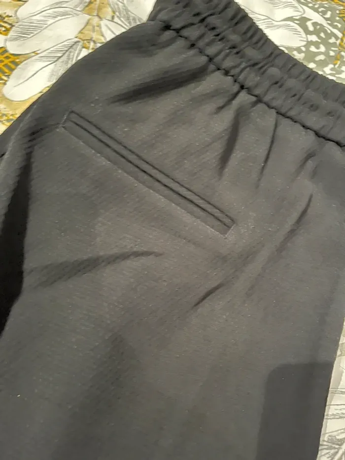 Pantalon 7/8 noir gaufré – Taille 38 - photo numéro 5