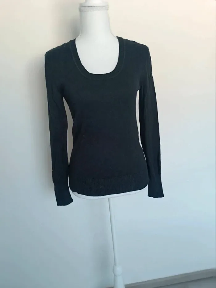 Pull noir col rond manches longues – Taille S 🖤