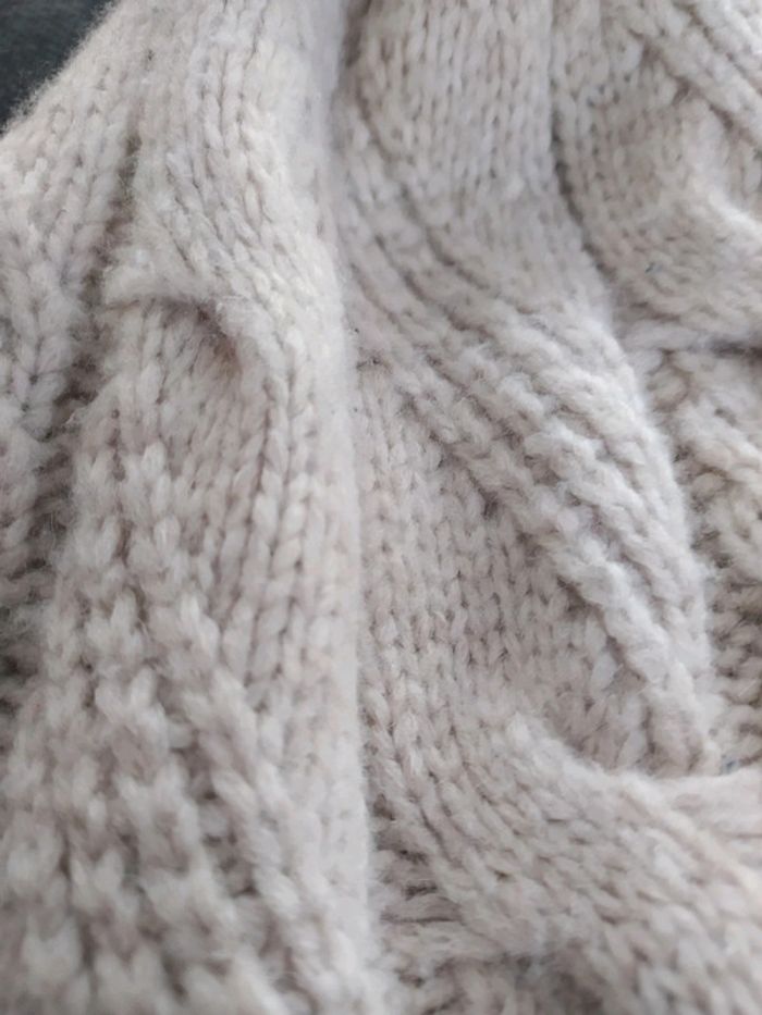 Bonnet femme beige avec pompon - photo numéro 2