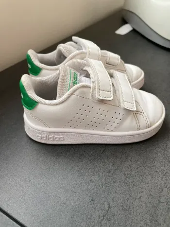 Basket Adidas taille 21