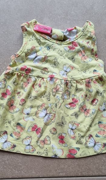 Jolie robe d'été jaune pâle taille 62