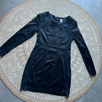 Élégante et classe Robe de soirée satin noir sexy