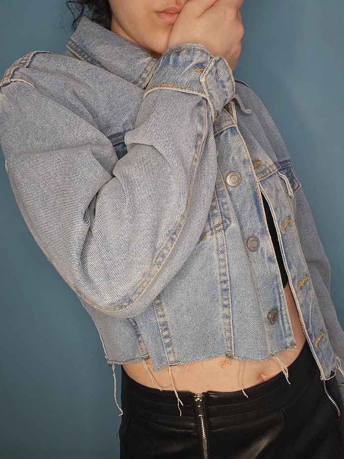 Veste en jean bleu ciel délavée très bon état - photo numéro 3