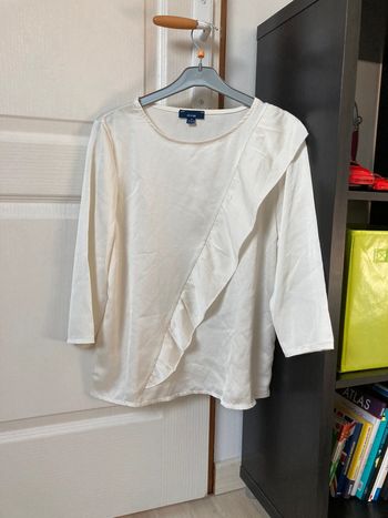Blouse manches longues crème avec volant