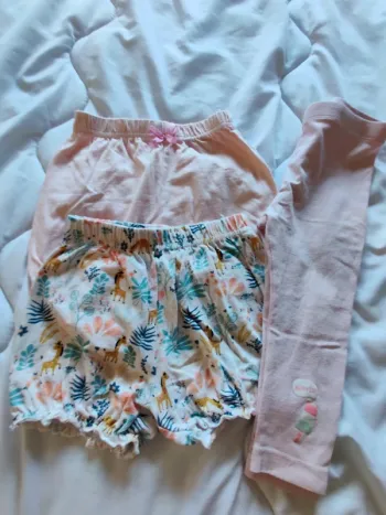 Lot 2 short, 1 leggings 3/4 fille. 18 mois