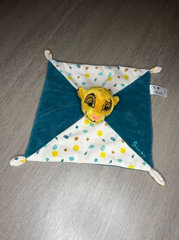 Doudou Simba Le Roi Lion blanc et bleu disney baby neuf sans étiquette