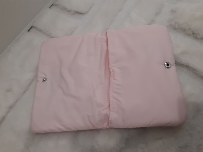 Dior Pink Puffy Pouch with Silver Dior Logo - photo numéro 4