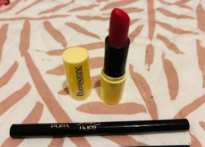 Lot de eyeliners et rouge à lèvre - photo numéro 2