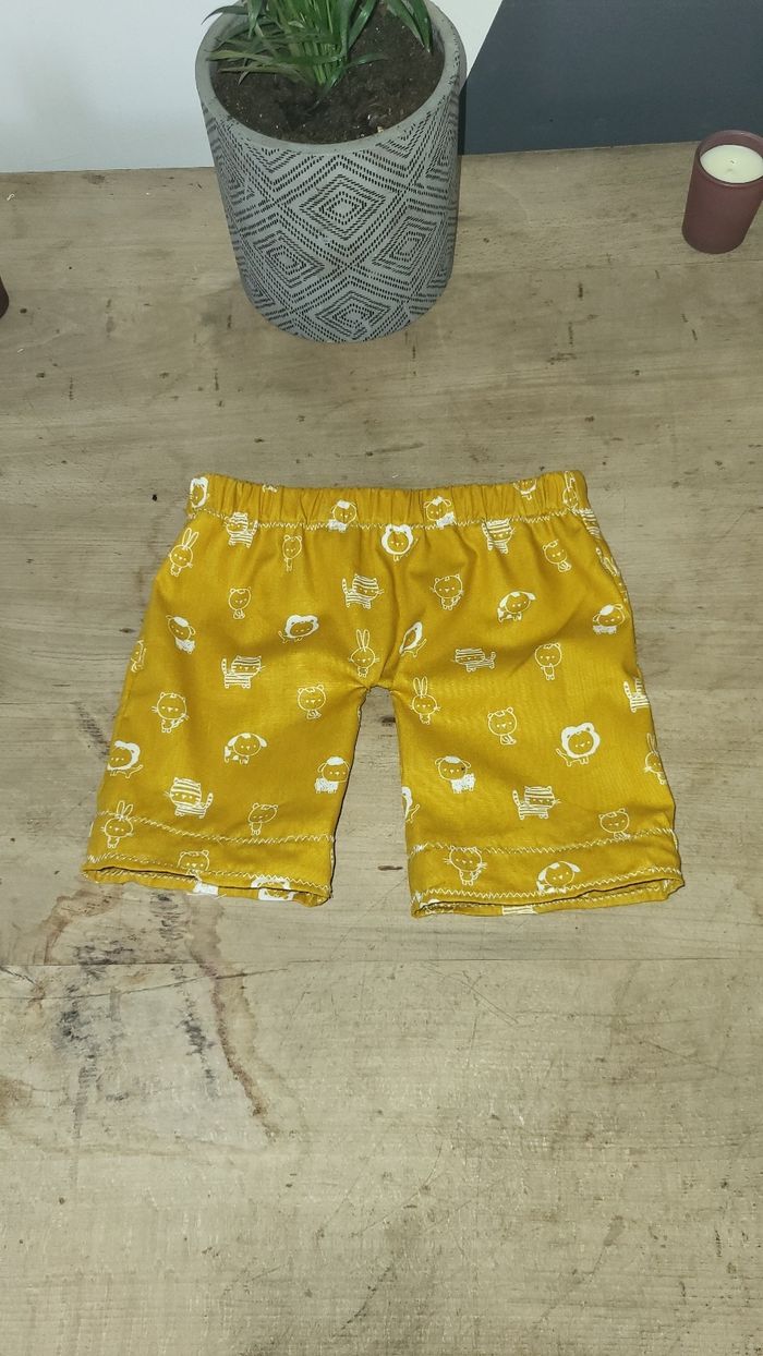 Jolie short fait main 2ans