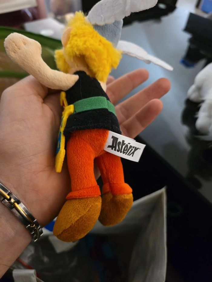 Lot de 2 peluches Asterix 19cm et Idefix 16cm - photo numéro 3