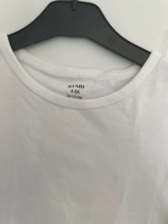 Tee-shirts blancs 4-5 ans - photo numéro 2