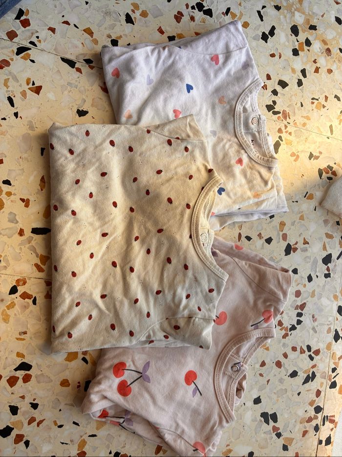 Lot de pyjamas - photo numéro 2