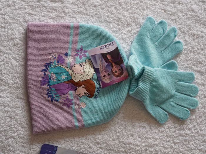 Lot "La Reine des neiges" neuf : Bonnet et Gants + Set de papeterie pour petite fille 4/5 ans - photo numéro 2