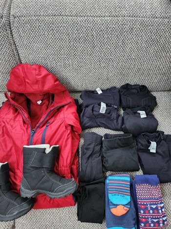 Combinaison de ski + vêtement de ski 6-7 ans