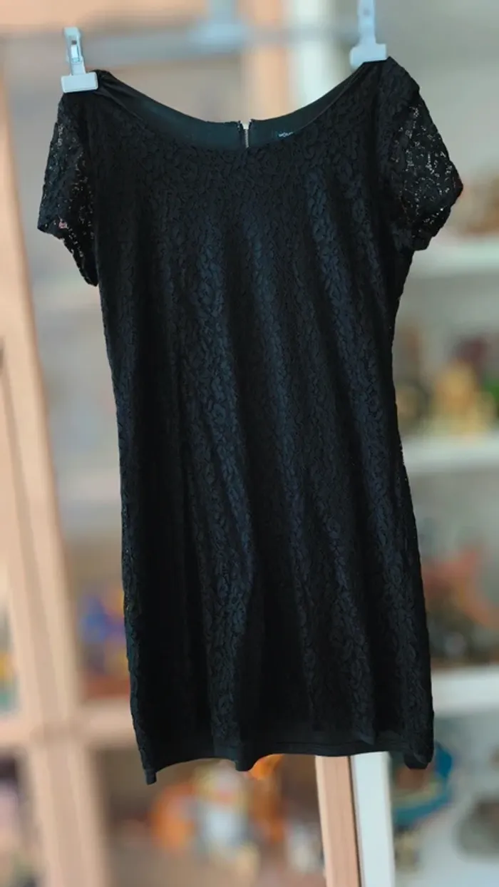 Robe noir style dentelle - photo numéro 2