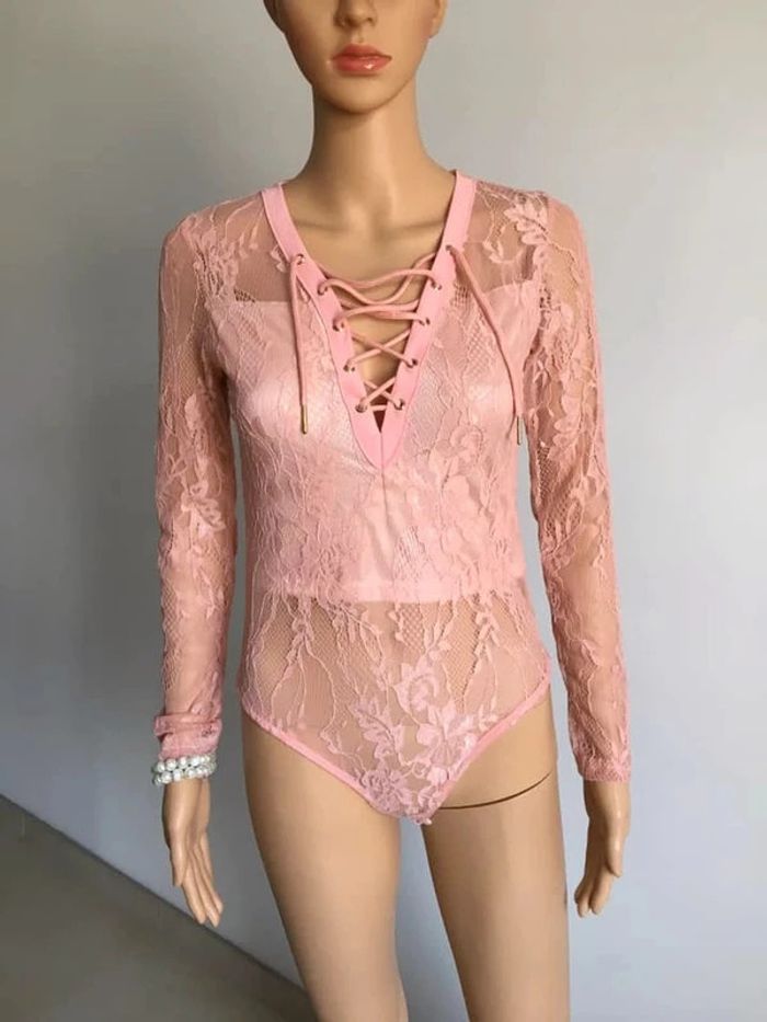 Body rose neuf en dentelle Miss Sara taille unique