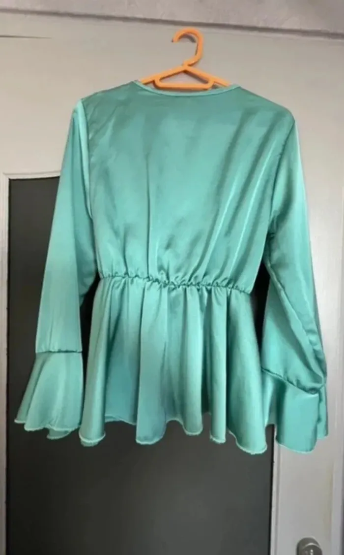 Chemise femme vert d'eau comme neuve 5eme saison New collection 36 à 40 tbe - photo numéro 2